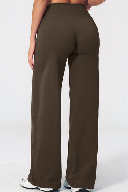 The Dynamic T-shirt Straight Leg Pants 2-Piece Set