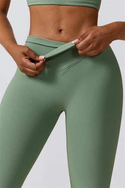 Penelope Sports Bra Flares 2-Piece Set