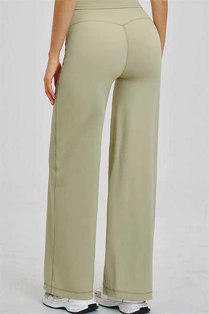 The Dynamic T-shirt Straight Leg Pants 2-Piece Set