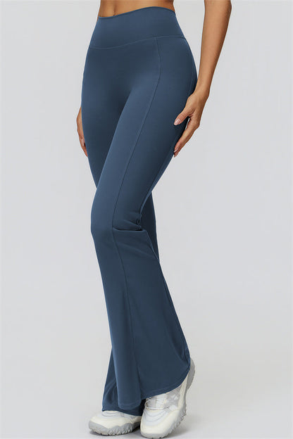 The Fyra Sports Bra Flared Leggings 2-Piece Set