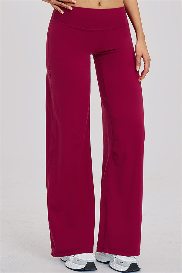 The Dynamic T-shirt Straight Leg Pants 2-Piece Set