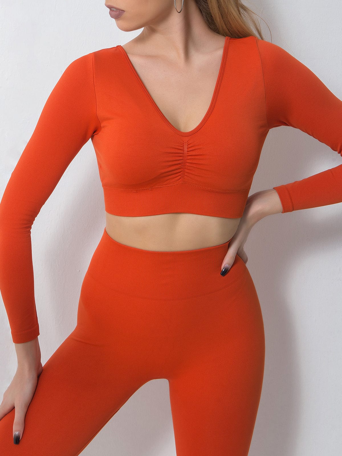Wholesale 2-piece solid color soport sets v neck breathable wicking fitness workout sportwear